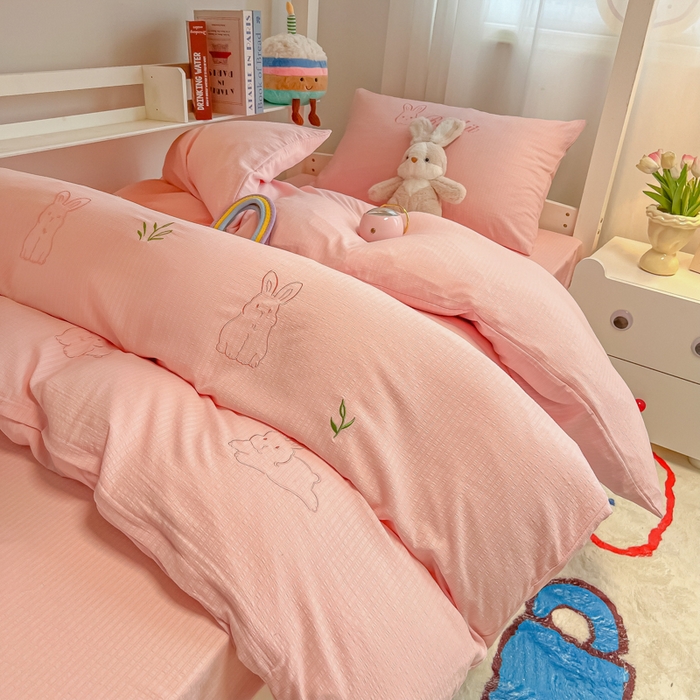 91家纺网 家纺一手货源 找家纺 多乐家纺 2025新款超柔A类母婴级加厚小竺棉学生宿舍三件套上下铺三件套四件套 兔兔-粉粉