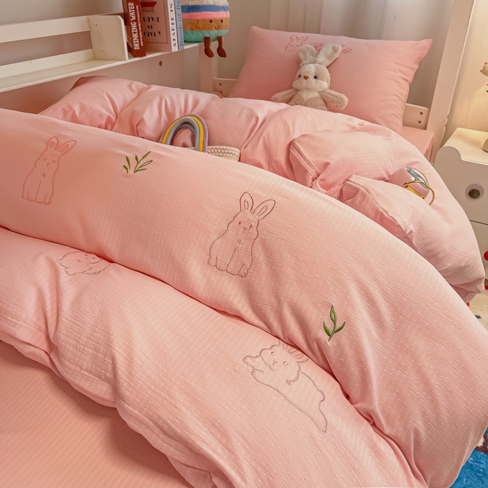 91家纺网 家纺一手货源 找家纺 多乐家纺 2025新款超柔A类母婴级加厚小竺棉学生宿舍三件套上下铺三件套四件套 兔兔-粉粉