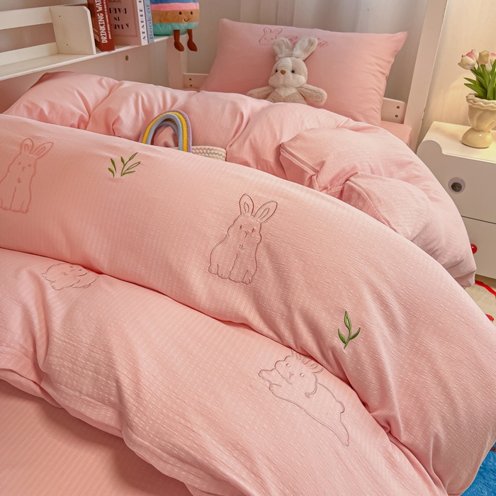 91家纺网 家纺一手货源 找家纺 多乐家纺 2025新款超柔A类母婴级加厚小竺棉学生宿舍三件套上下铺三件套四件套 兔兔-粉粉