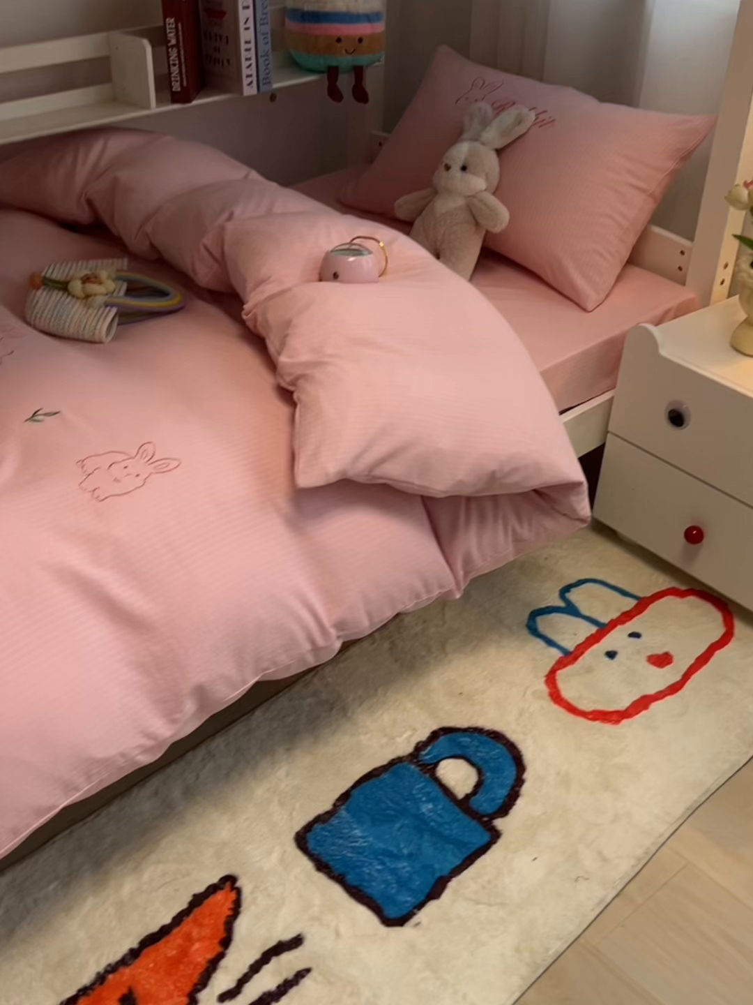 91家纺网 家纺一手货源 找家纺 多乐家纺 2025新款超柔A类母婴级加厚小竺棉学生宿舍三件套上下铺三件套四件套 兔兔-粉粉