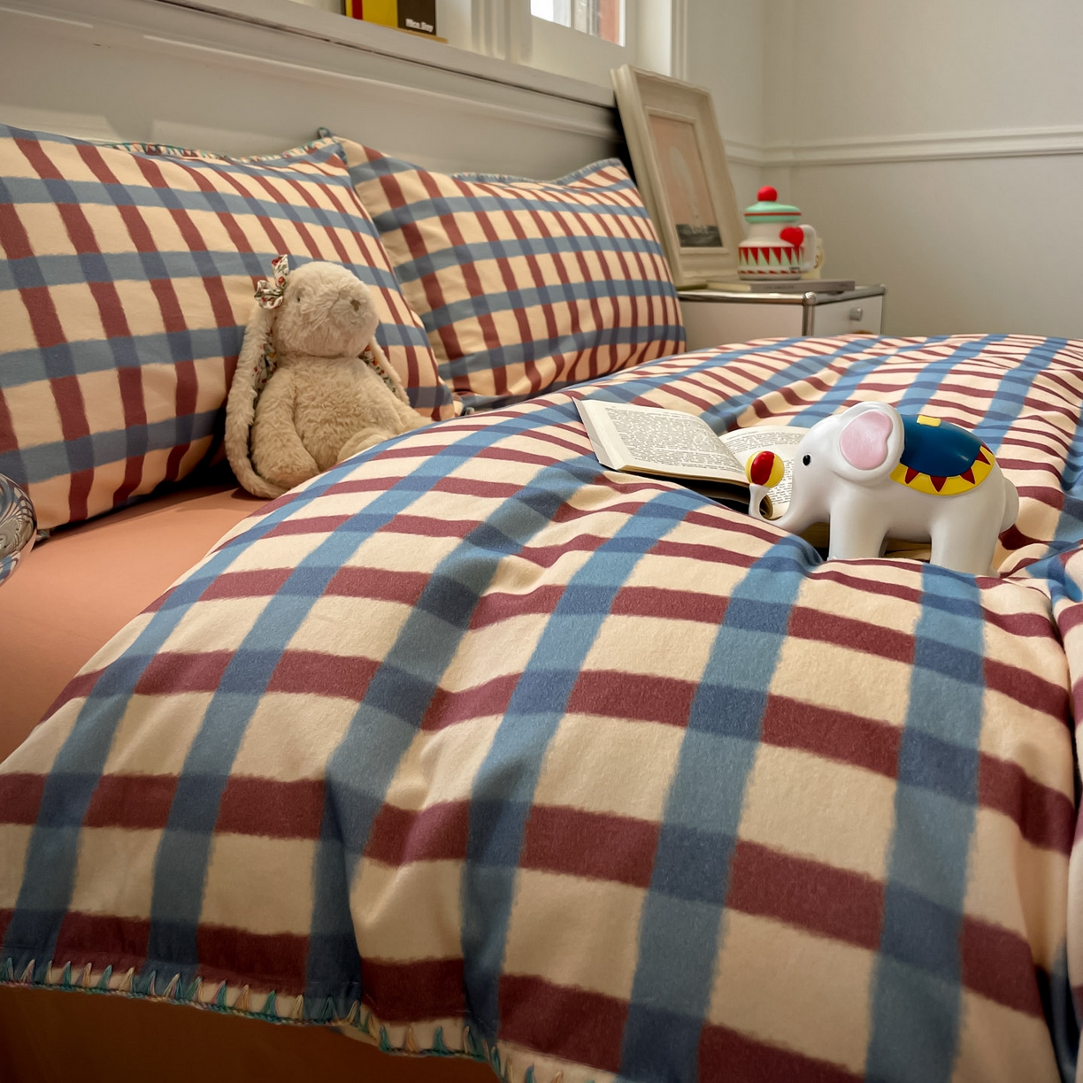 91家纺网 家纺一手货源 找家纺 蓝邻家纺 2025新款全棉纯棉加厚磨毛多巴胺贝壳边四件套 格言-米咖