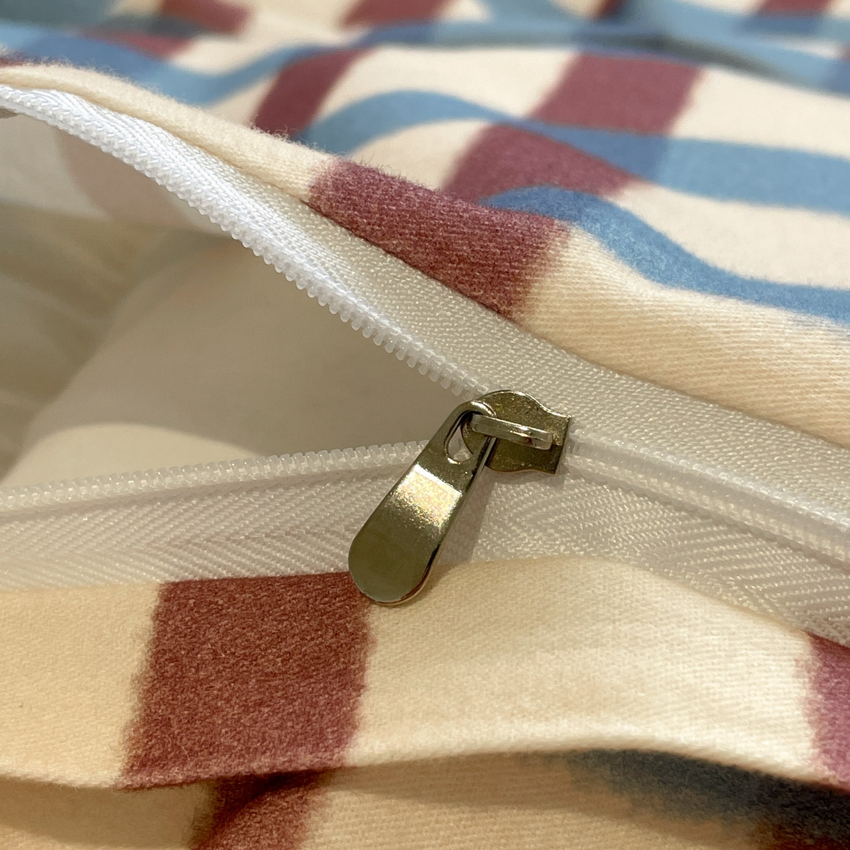 91家纺网 家纺一手货源 找家纺 蓝邻家纺 2025新款全棉纯棉加厚磨毛多巴胺贝壳边四件套 格言-米咖