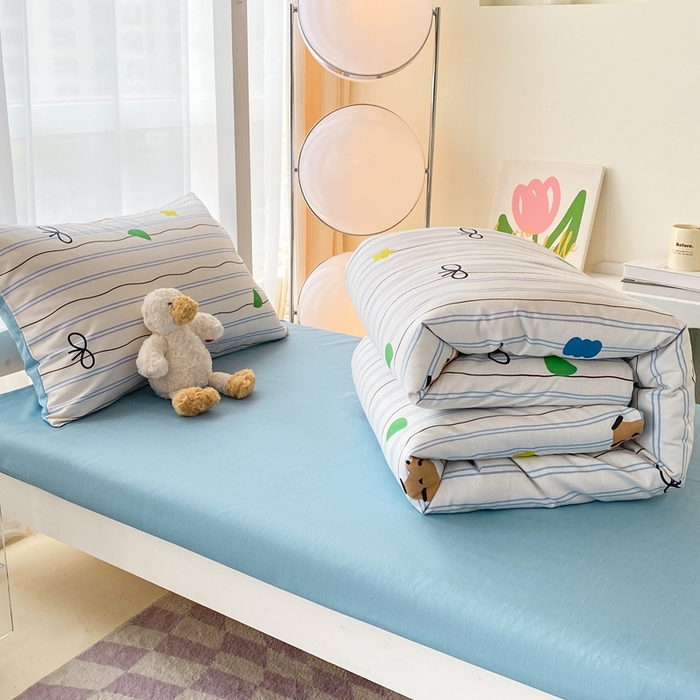 91家纺网 家纺一手货源 找家纺 寐眠 2025新款全棉纯棉印花学生三件套上下铺三件套 爬爬熊