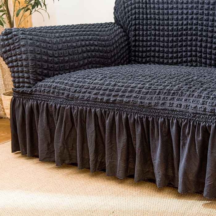 91家纺网 家纺一手货源 找家纺 布兰鸟【沙发套】 2025新款泡泡沙发套【英文裙摆款】三人沙发风格 单色深灰