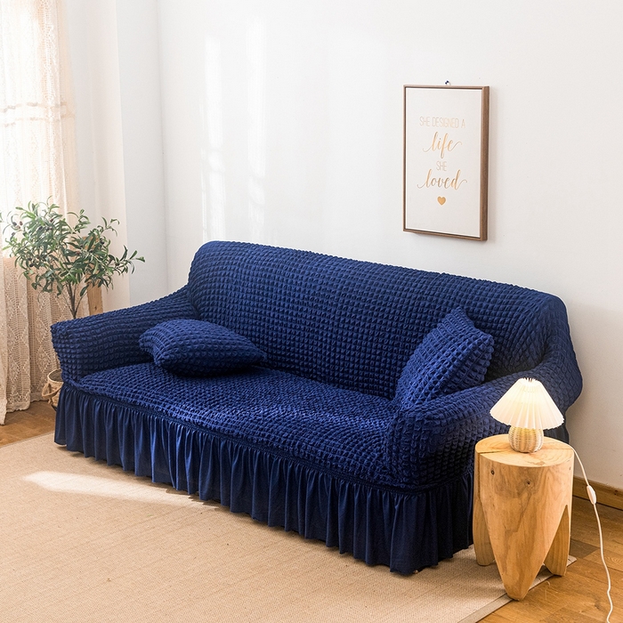 91家纺网 家纺一手货源 找家纺 布兰鸟【沙发套】 2025新款泡泡沙发套【英文裙摆款】三人沙发风格 单色希腊蓝