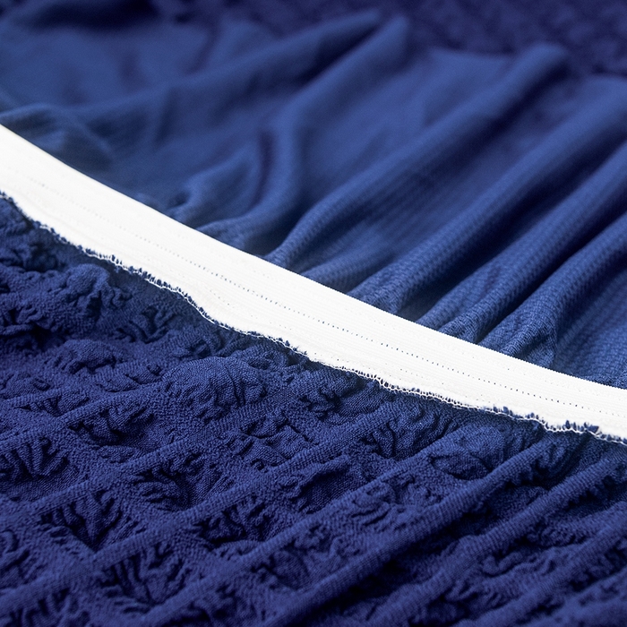 91家纺网 家纺一手货源 找家纺 布兰鸟【沙发套】 2025新款泡泡沙发套【英文裙摆款】三人沙发风格 单色希腊蓝