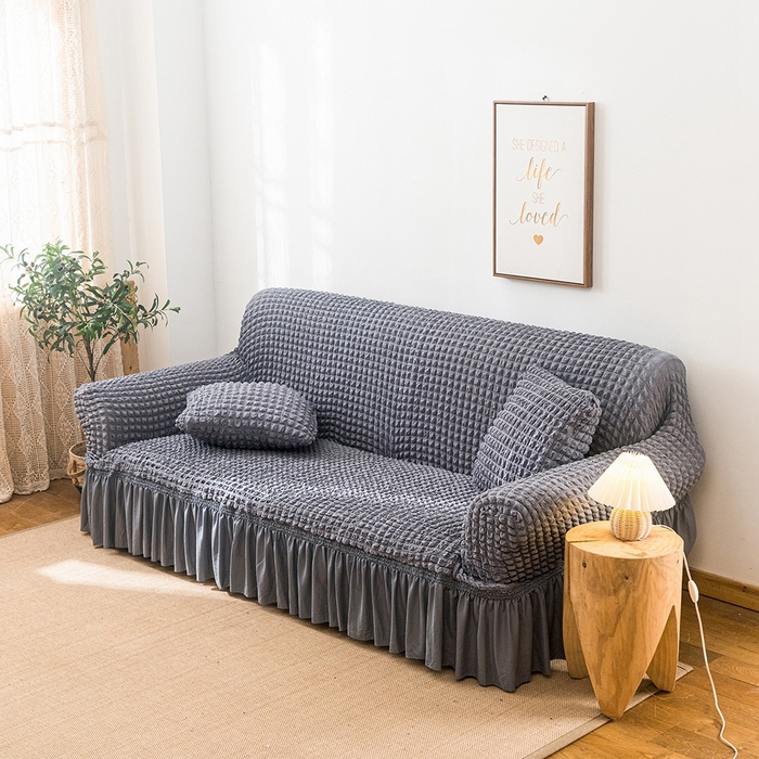 91家纺网 家纺一手货源 找家纺 布兰鸟【沙发套】 2025新款泡泡沙发套【英文裙摆款】三人沙发风格 单色中灰