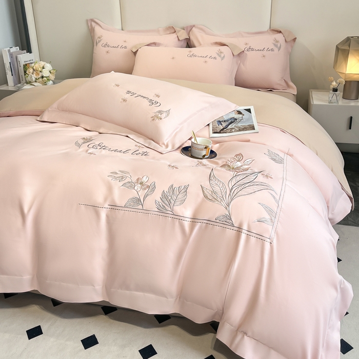 91家纺网 家纺一手货源 找家纺 青柚 2025新款A类亲肤棉刺绣四件套-蓝风铃（小号不低于98元，标准不低于138，加大不低于148，以此类推，低价必投不撤销） 蓝风铃-轻奢粉