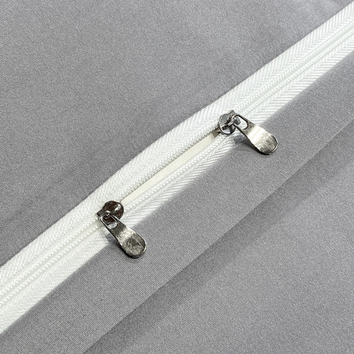 91家纺网 家纺一手货源 找家纺 青柚 2025新款A类亲肤棉刺绣四件套-蓝风铃（小号不低于98元，标准不低于138，加大不低于148，以此类推，低价必投不撤销） 蓝风铃-绅士灰