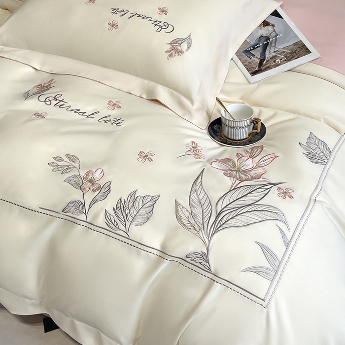 91家纺网 家纺一手货源 找家纺 青柚 2025新款A类亲肤棉刺绣四件套-蓝风铃（小号不低于98元，标准不低于138，加大不低于148，以此类推，低价必投不撤销） 蓝风铃-白粉