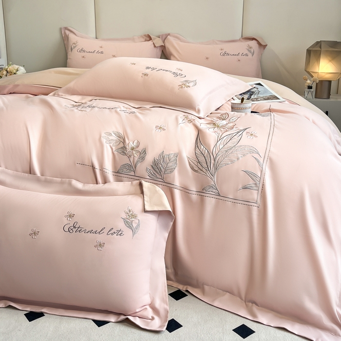 91家纺网 家纺一手货源 找家纺 青柚 2025新款A类亲肤棉刺绣四件套-蓝风铃（小号不低于98元，标准不低于138，加大不低于148，以此类推，低价必投不撤销） 蓝风铃-轻奢粉