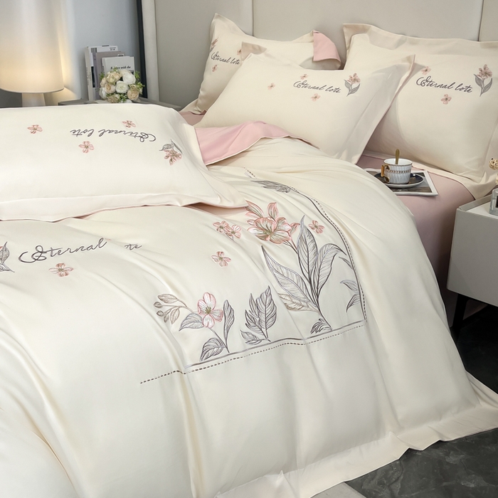 91家纺网 家纺一手货源 找家纺 青柚 2025新款A类亲肤棉刺绣四件套-蓝风铃（小号不低于98元，标准不低于138，加大不低于148，以此类推，低价必投不撤销） 蓝风铃-白粉