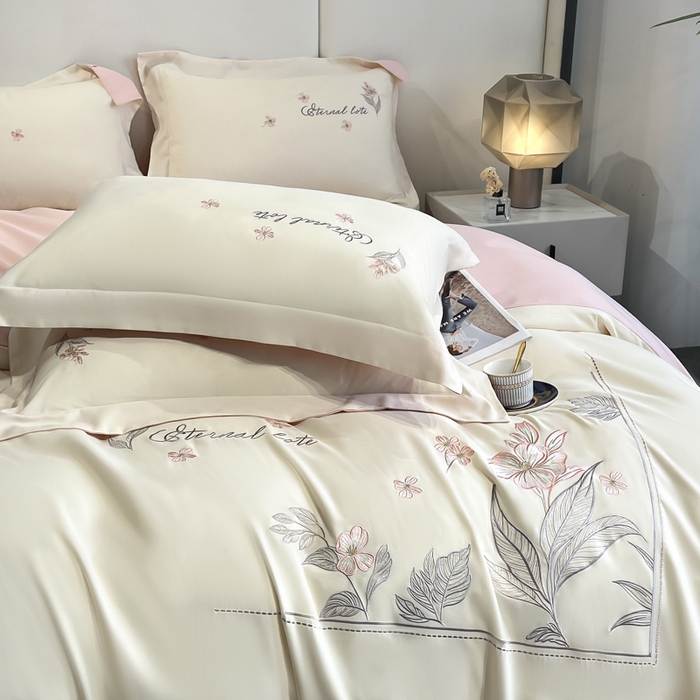 91家纺网 家纺一手货源 找家纺 青柚 2025新款A类亲肤棉刺绣四件套-蓝风铃（小号不低于98元，标准不低于138，加大不低于148，以此类推，低价必投不撤销） 蓝风铃-白粉