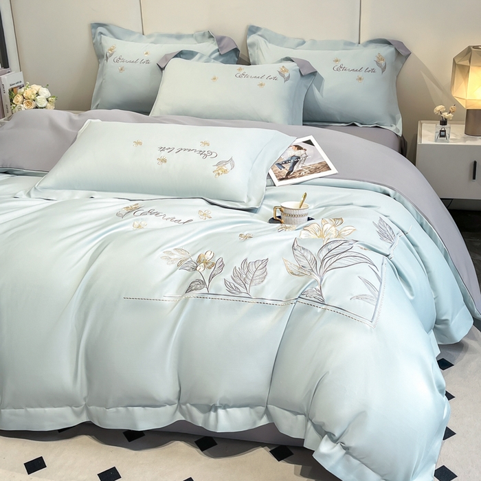 91家纺网 家纺一手货源 找家纺 青柚 2025新款A类亲肤棉刺绣四件套-蓝风铃（小号不低于98元，标准不低于138，加大不低于148，以此类推，低价必投不撤销） 蓝风铃-飘蓝