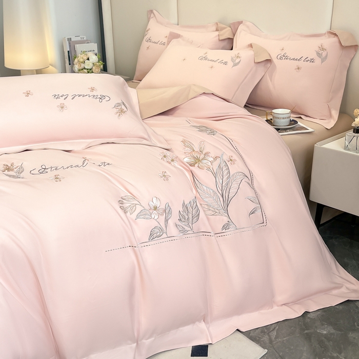 91家纺网 家纺一手货源 找家纺 青柚 2025新款A类亲肤棉刺绣四件套-蓝风铃（小号不低于98元，标准不低于138，加大不低于148，以此类推，低价必投不撤销） 蓝风铃-轻奢粉