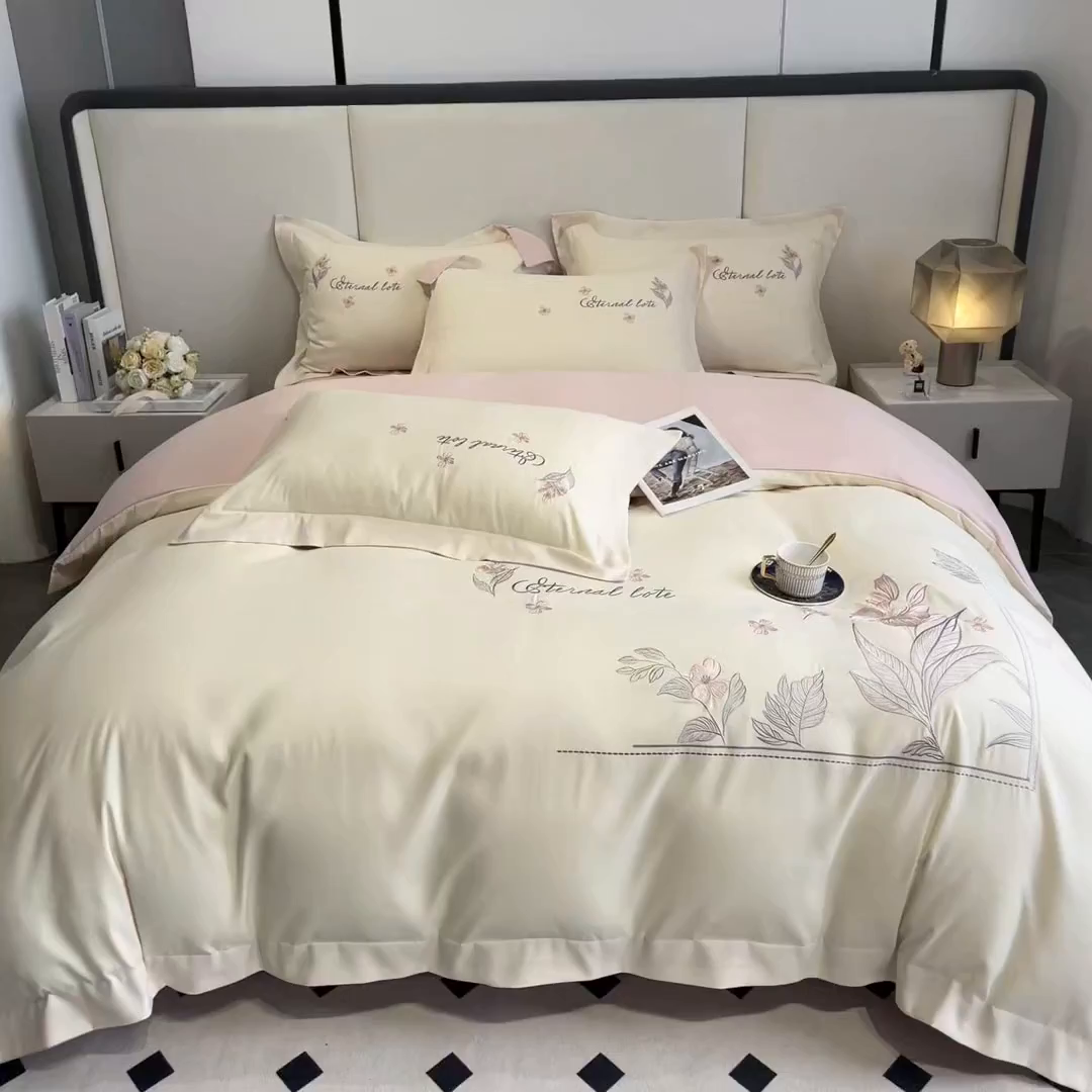 91家纺网 家纺一手货源 找家纺 青柚 2025新款A类亲肤棉刺绣四件套-蓝风铃（小号不低于98元，标准不低于138，加大不低于148，以此类推，低价必投不撤销） 蓝风铃-白粉