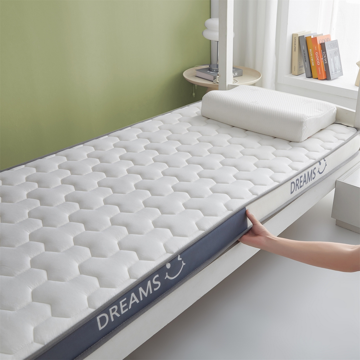 91家纺网 家纺一手货源 找家纺 布卢姆床垫 2025新款A类针织乳胶立体记忆海绵学生床垫--微笑 微笑-白灰