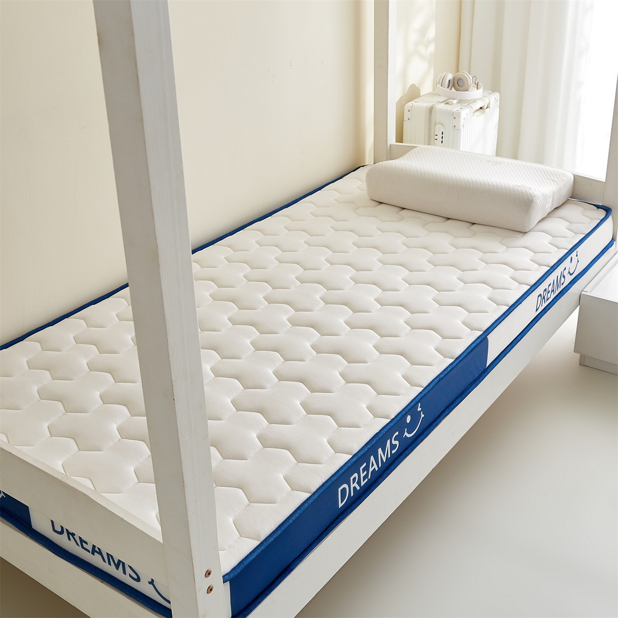 91家纺网 家纺一手货源 找家纺 布卢姆床垫 2025新款A类针织乳胶立体记忆海绵学生床垫--微笑 微笑-白蓝