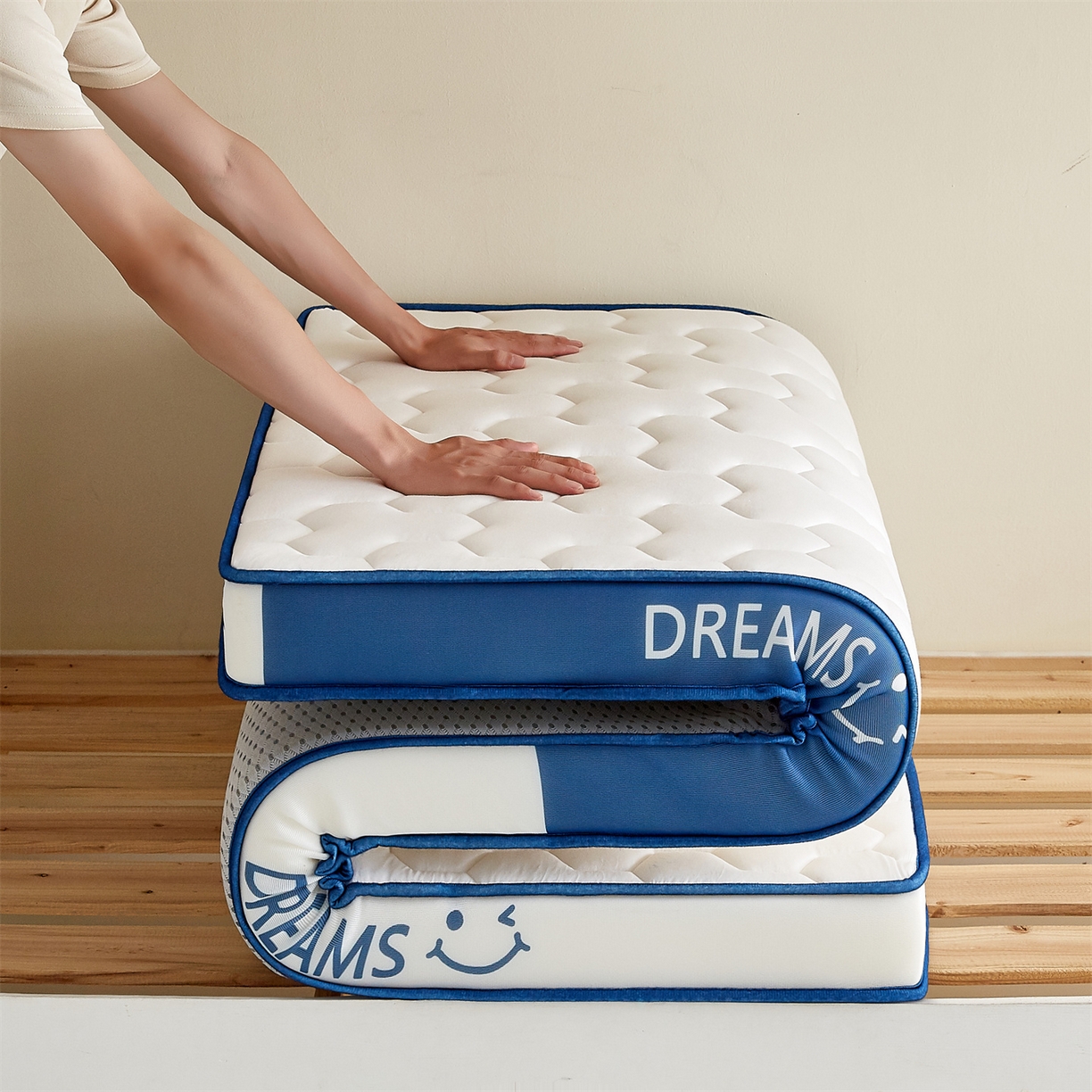 91家纺网 家纺一手货源 找家纺 布卢姆床垫 2025新款A类针织乳胶立体记忆海绵学生床垫--微笑 微笑-白蓝