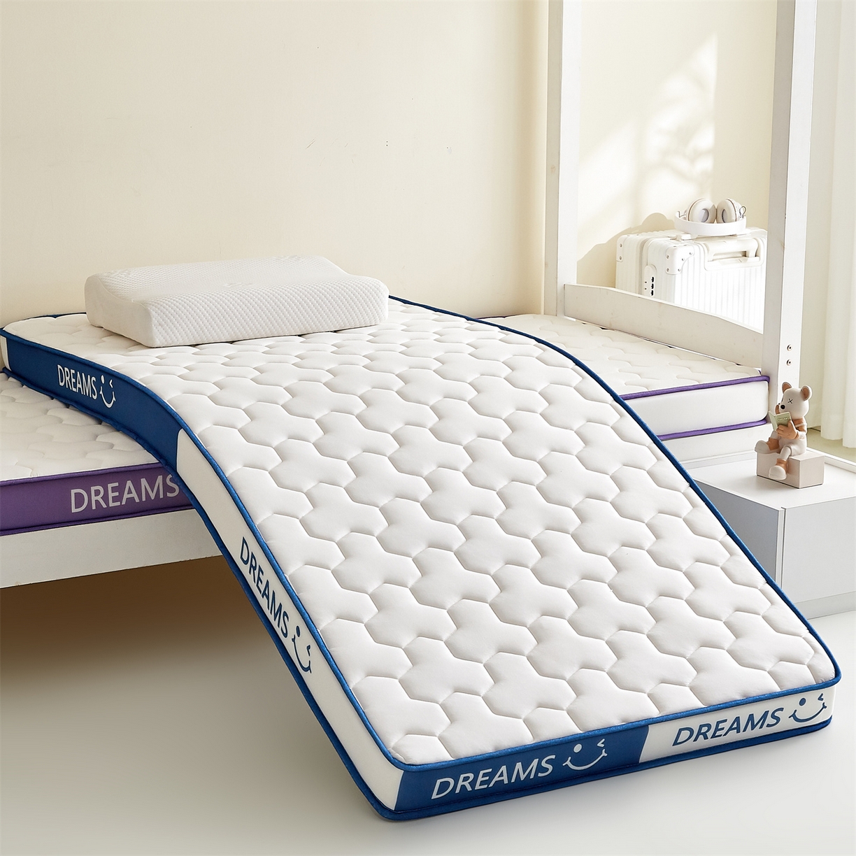 91家纺网 家纺一手货源 找家纺 布卢姆床垫 2025新款A类针织乳胶立体记忆海绵学生床垫--微笑 微笑-白蓝