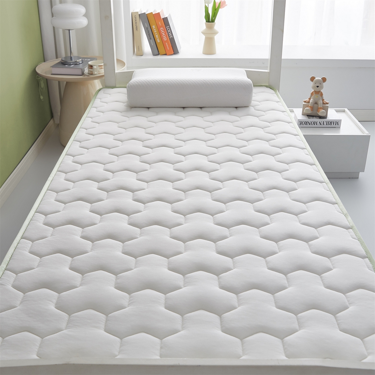 91家纺网 家纺一手货源 找家纺 布卢姆床垫 2025新款A类针织乳胶立体记忆海绵学生床垫--微笑 微笑-白绿