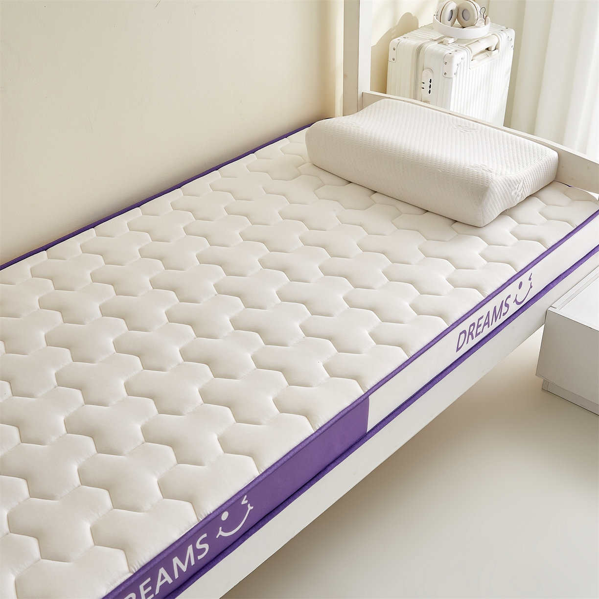 91家纺网 家纺一手货源 找家纺 布卢姆床垫 2025新款A类针织乳胶立体记忆海绵学生床垫--微笑 微笑-白紫