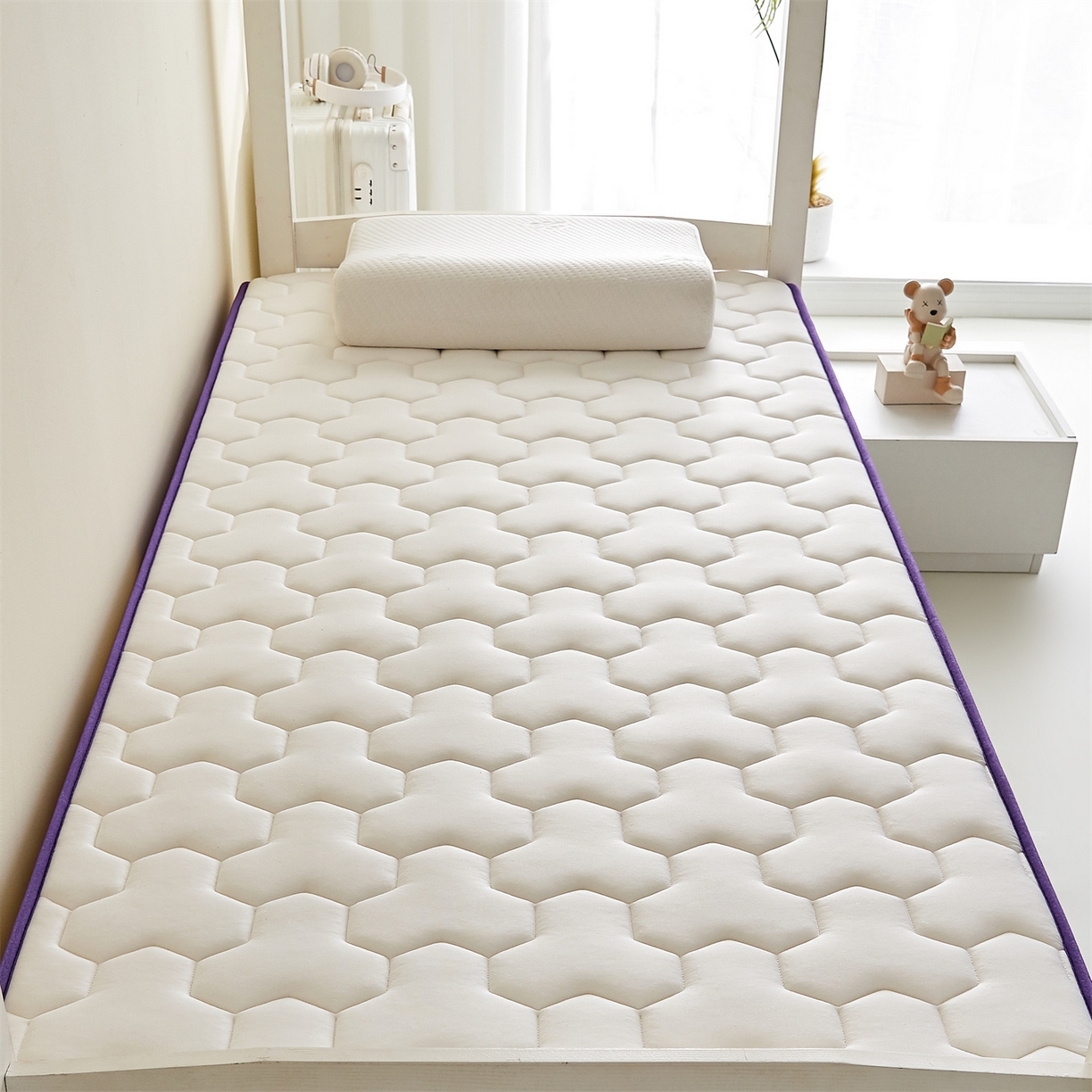 91家纺网 家纺一手货源 找家纺 布卢姆床垫 2025新款A类针织乳胶立体记忆海绵学生床垫--微笑 微笑-白紫