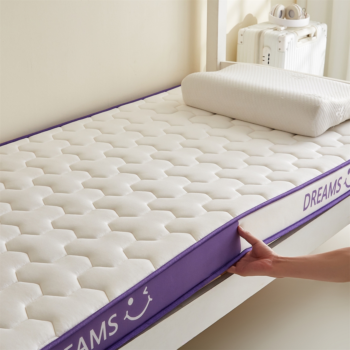 91家纺网 家纺一手货源 找家纺 布卢姆床垫 2025新款A类针织乳胶立体记忆海绵学生床垫--微笑 微笑-白紫