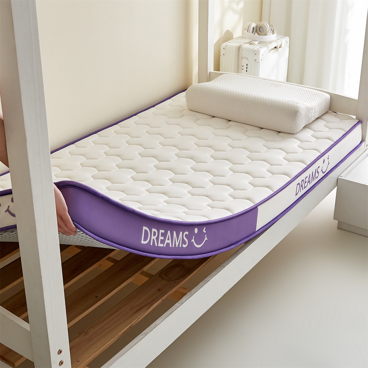 91家纺网 家纺一手货源 找家纺 布卢姆床垫 2025新款A类针织乳胶立体记忆海绵学生床垫--微笑 微笑-白紫