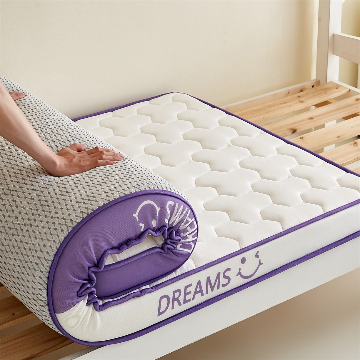 91家纺网 家纺一手货源 找家纺 布卢姆床垫 2025新款A类针织乳胶立体记忆海绵学生床垫--微笑 微笑-白紫