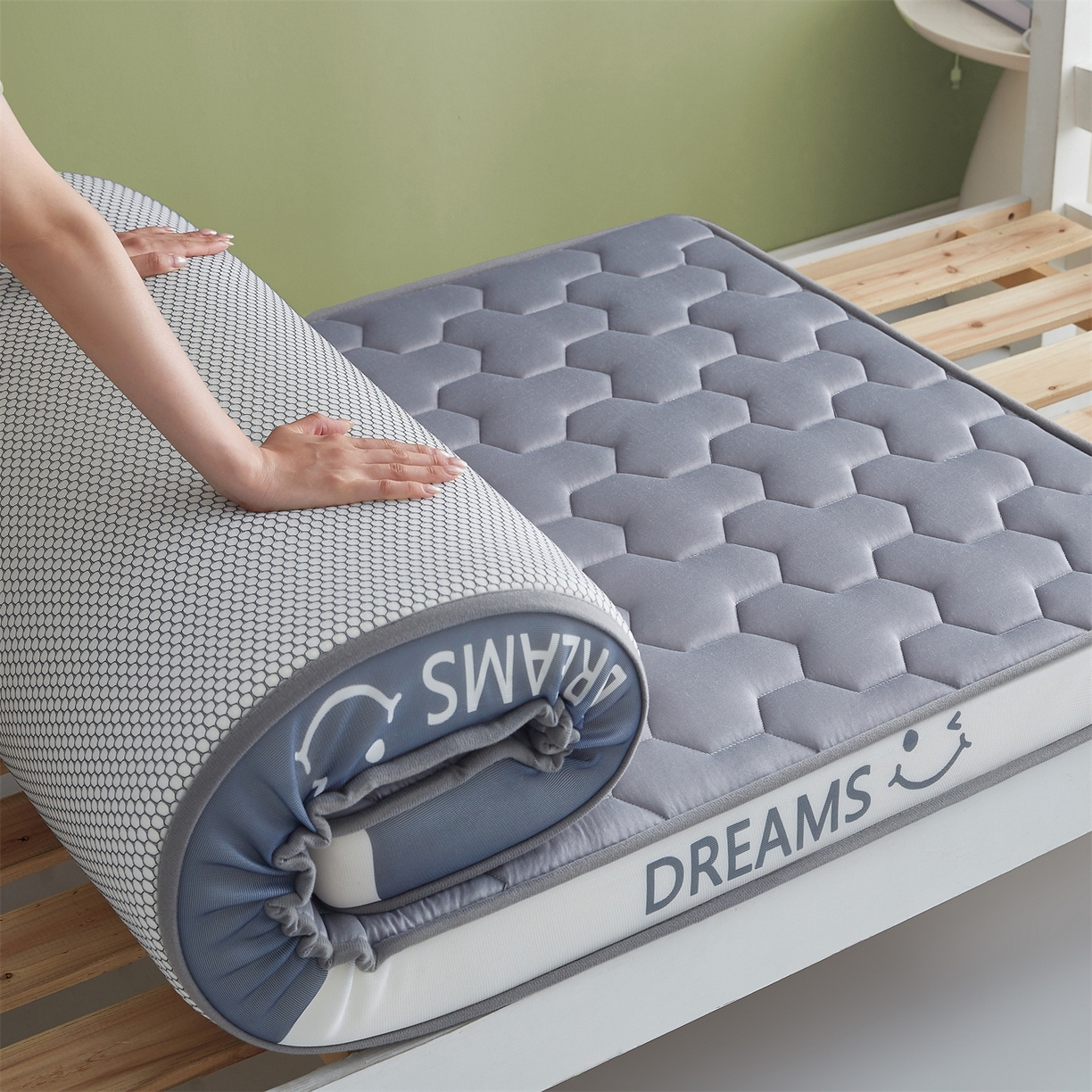 91家纺网 家纺一手货源 找家纺 布卢姆床垫 2025新款A类针织乳胶立体记忆海绵学生床垫--微笑 微笑-灰