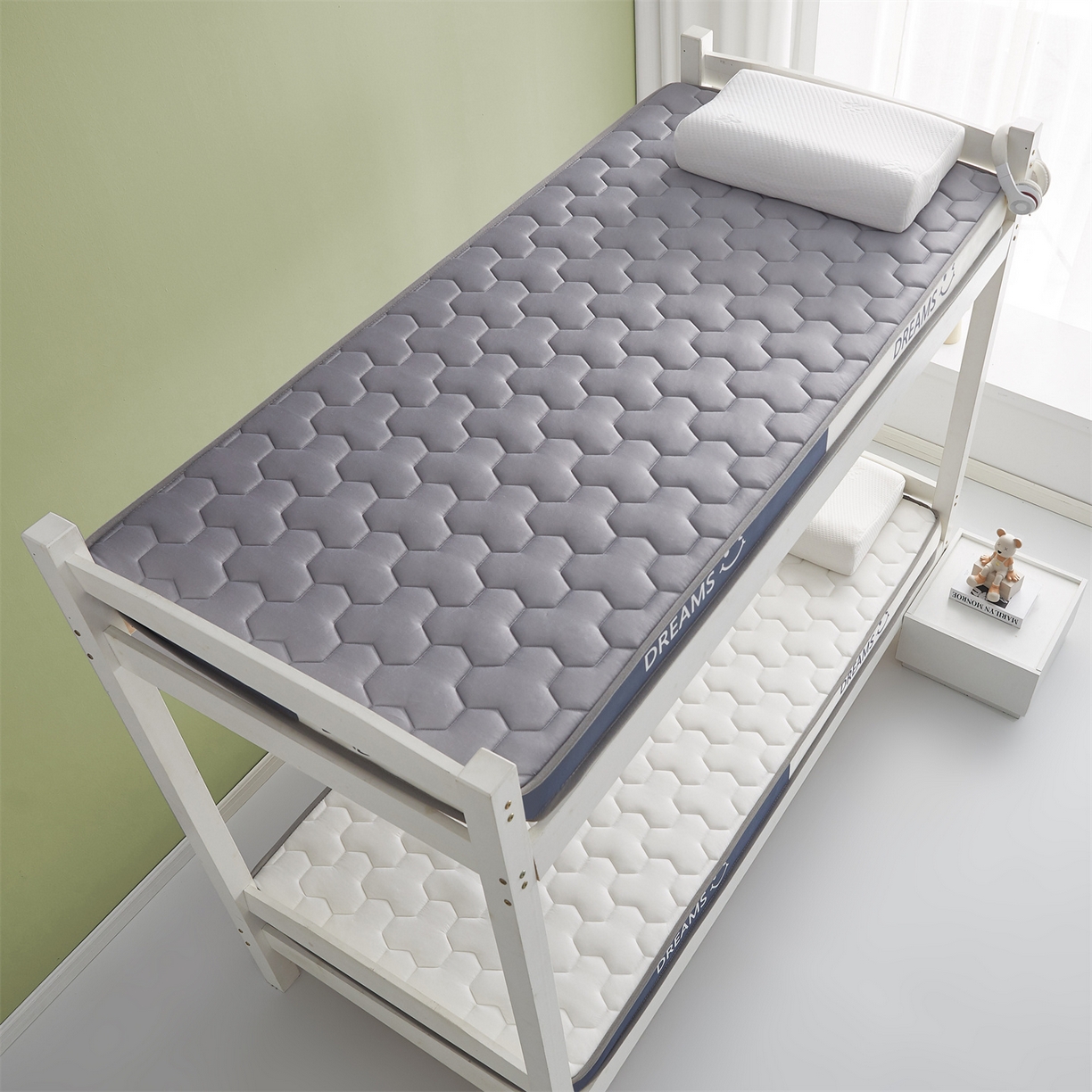 91家纺网 家纺一手货源 找家纺 布卢姆床垫 2025新款A类针织乳胶立体记忆海绵学生床垫--微笑 微笑-灰