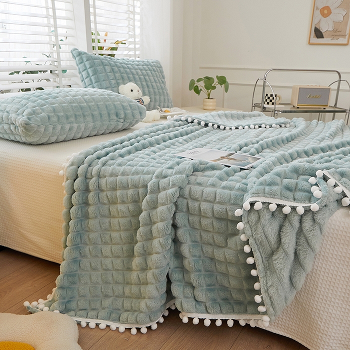 91家纺网 家纺一手货源 找家纺 楼兰公主2025新款云感梦境毛球毯  云雾兰