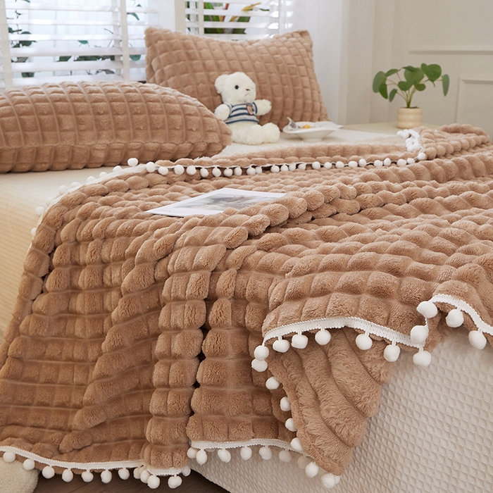 91家纺网 家纺一手货源 找家纺 楼兰公主2025新款云感梦境毛球毯  焦糖咖