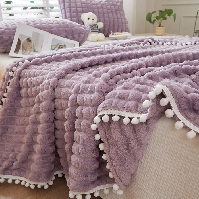 91家纺网 家纺一手货源 找家纺 楼兰公主2025新款云感梦境毛球毯  罗兰紫