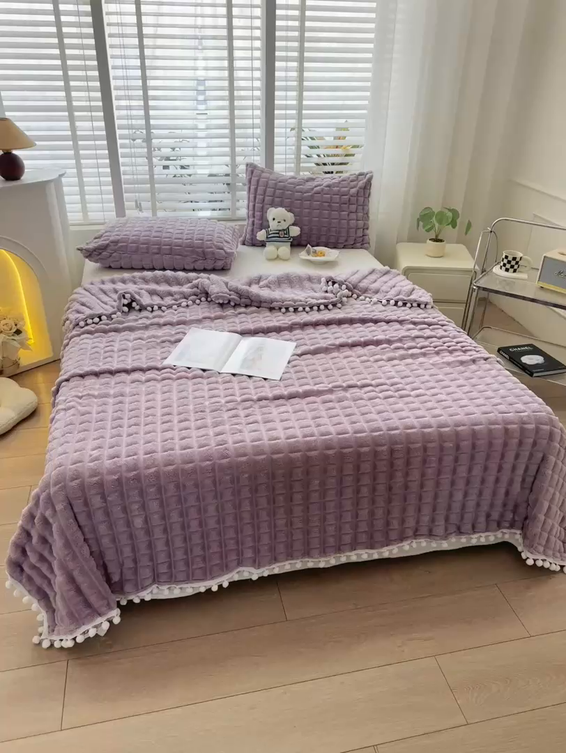 91家纺网 家纺一手货源 找家纺 楼兰公主2025新款云感梦境毛球毯  罗兰紫