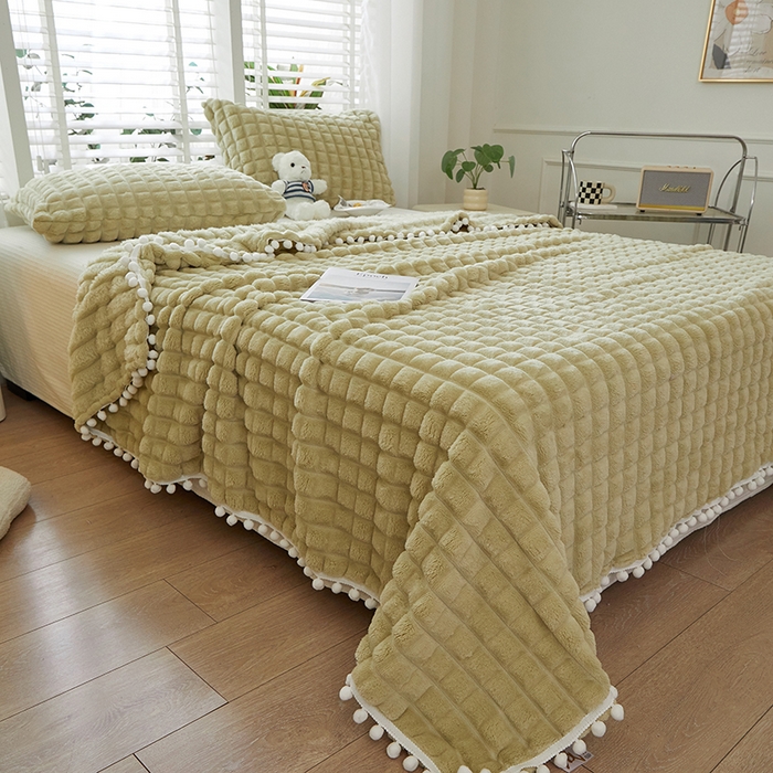 91家纺网 家纺一手货源 找家纺 楼兰公主2025新款云感梦境毛球毯  柠檬黄