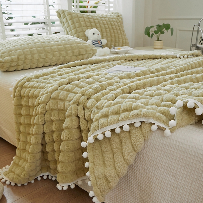 91家纺网 家纺一手货源 找家纺 楼兰公主2025新款云感梦境毛球毯  柠檬黄