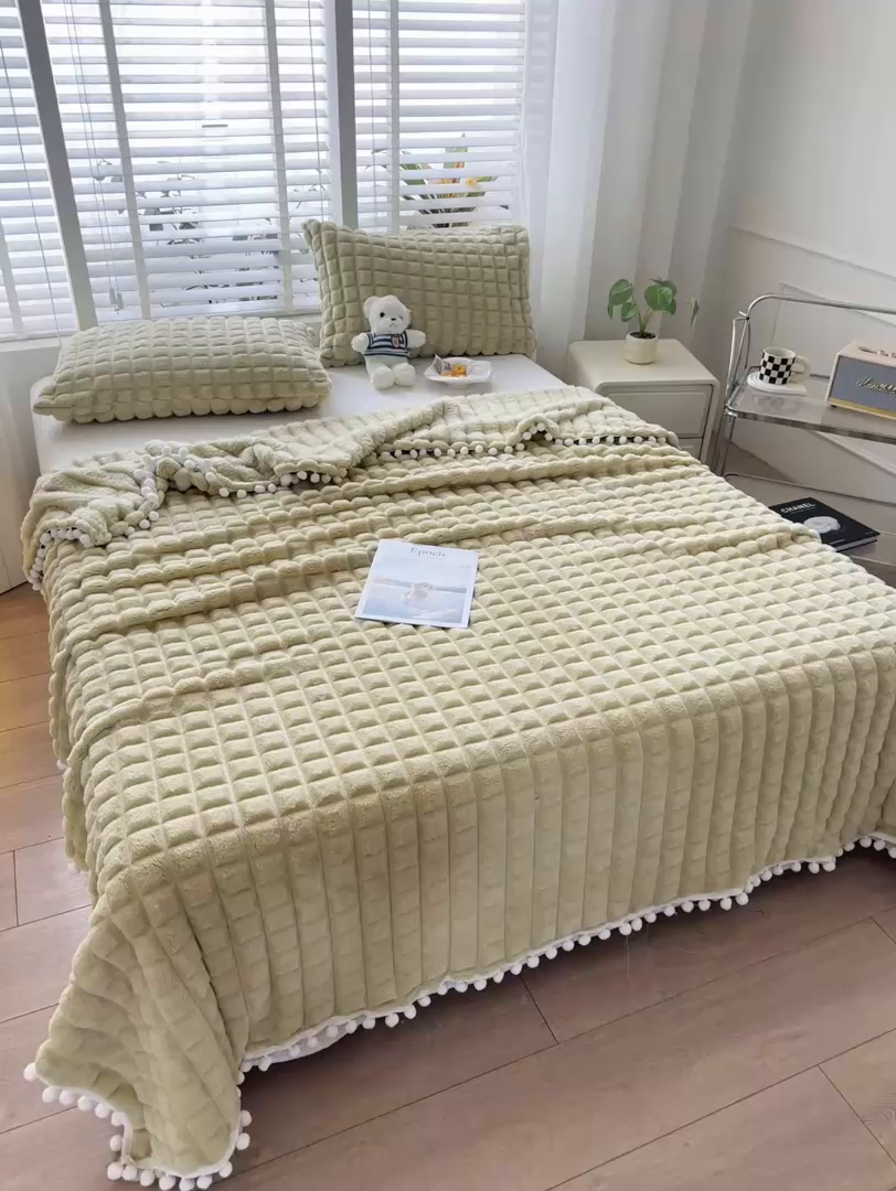 91家纺网 家纺一手货源 找家纺 楼兰公主2025新款云感梦境毛球毯  柠檬黄