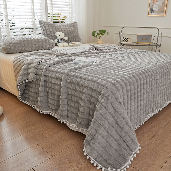 91家纺网 家纺一手货源 找家纺 楼兰公主2025新款云感梦境毛球毯  浅暮灰