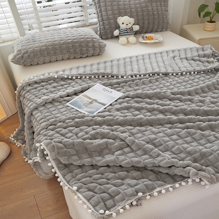 91家纺网 家纺一手货源 找家纺 楼兰公主2025新款云感梦境毛球毯  浅暮灰