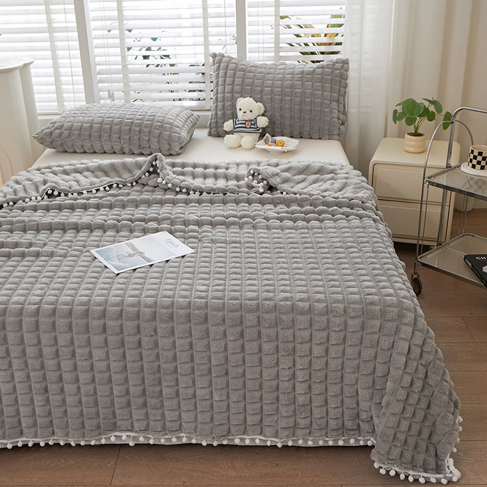 91家纺网 家纺一手货源 找家纺 楼兰公主2025新款云感梦境毛球毯  浅暮灰