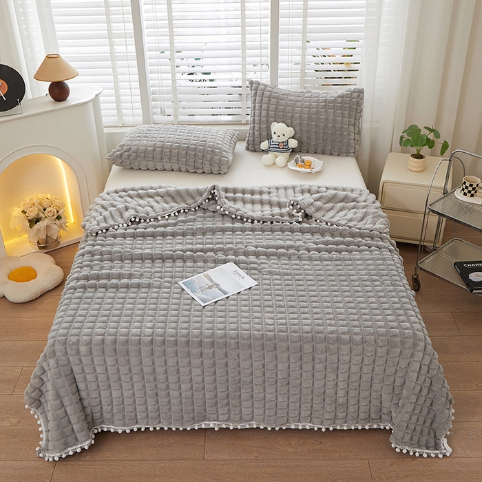 91家纺网 家纺一手货源 找家纺 楼兰公主2025新款云感梦境毛球毯  浅暮灰