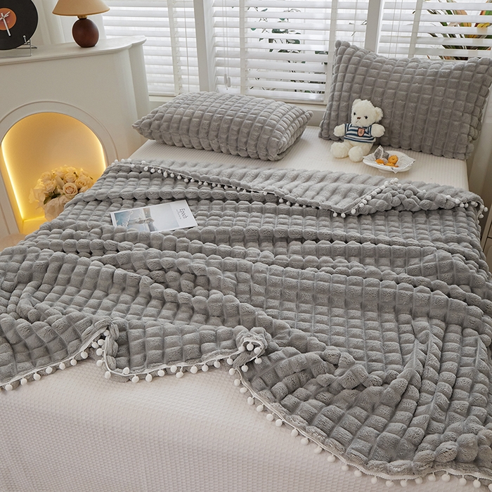 91家纺网 家纺一手货源 找家纺 楼兰公主2025新款云感梦境毛球毯  浅暮灰