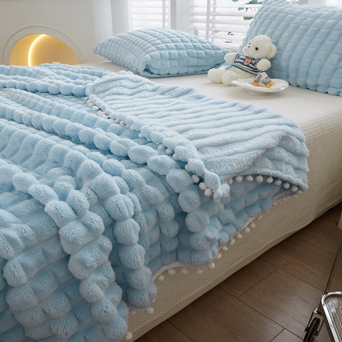 91家纺网 家纺一手货源 找家纺 楼兰公主2025新款云感梦境毛球毯  天空蓝