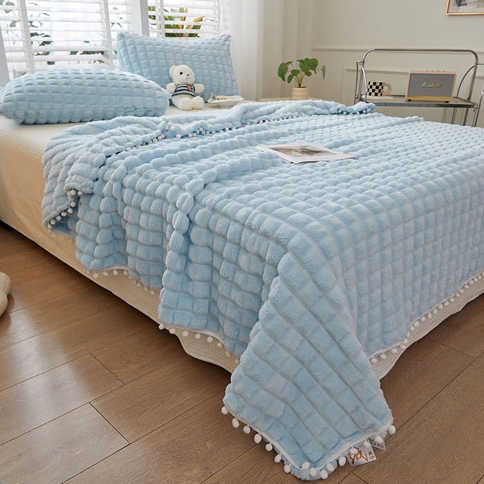 91家纺网 家纺一手货源 找家纺 楼兰公主2025新款云感梦境毛球毯  天空蓝