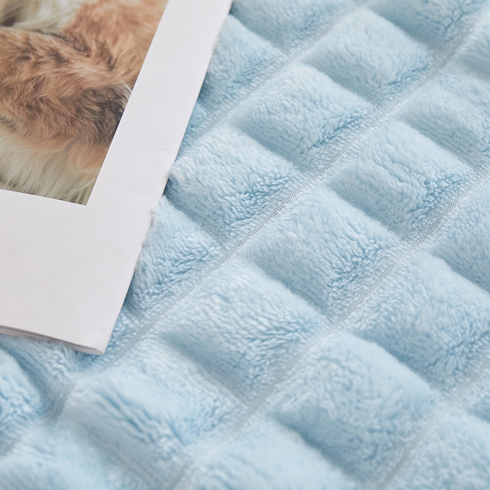 91家纺网 家纺一手货源 找家纺 楼兰公主2025新款云感梦境毛球毯  天空蓝