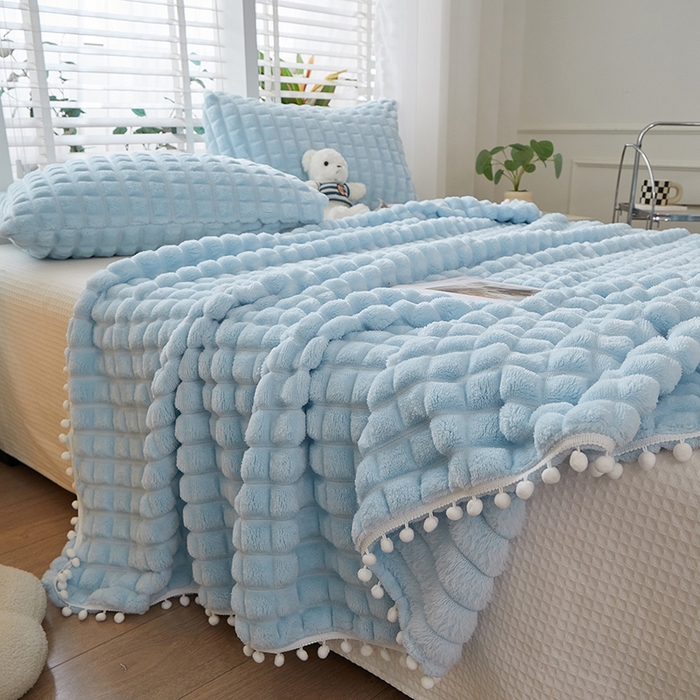 楼兰公主2025新款云感梦境毛球毯  天空蓝