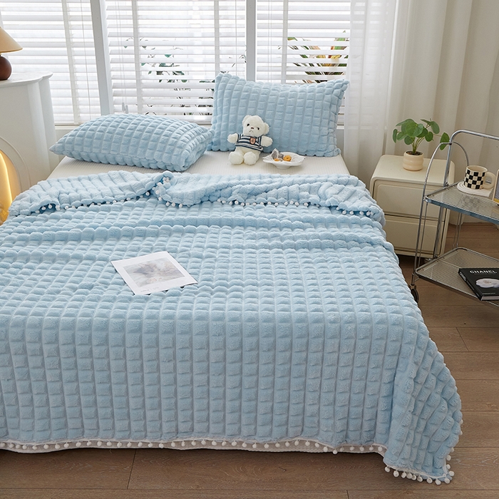 91家纺网 家纺一手货源 找家纺 楼兰公主2025新款云感梦境毛球毯  天空蓝