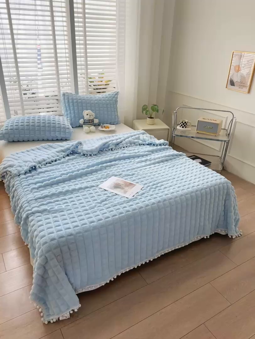 91家纺网 家纺一手货源 找家纺 楼兰公主2025新款云感梦境毛球毯  天空蓝